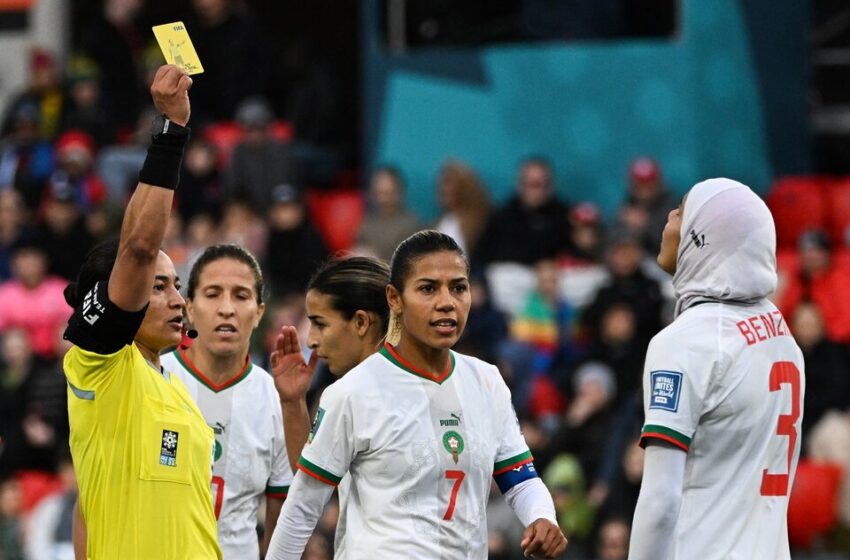  Hito en el Mundial femenino: primera vez que una futbolista juega con hiyab