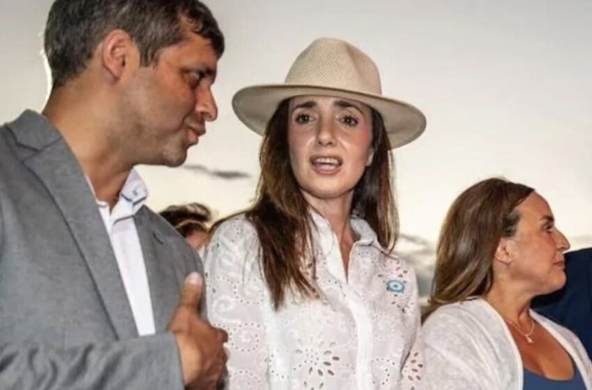  Con bajo perfil y cautiva de la interna, Victoria Villarruel pasó por Jesús María