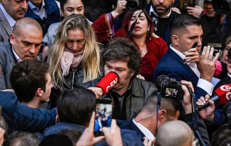 El no saludo a Milei, un microfono al revés, un desmayado y las mejores perlitas de las elecciones en CABA