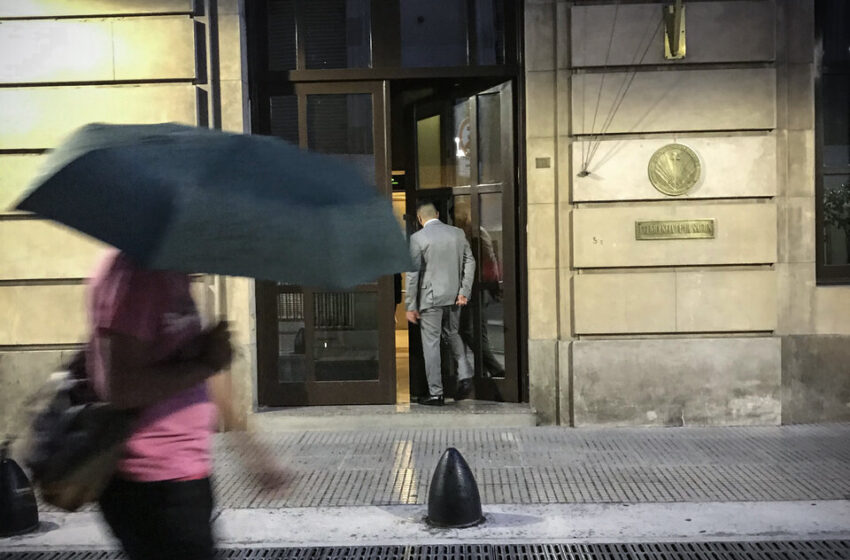  Un plan para perseguir al que piensa distinto