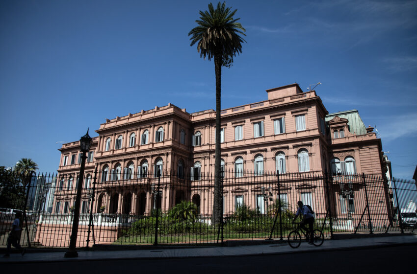 Día del Empleado Público: la Justicia revirtió la medida del Gobierno