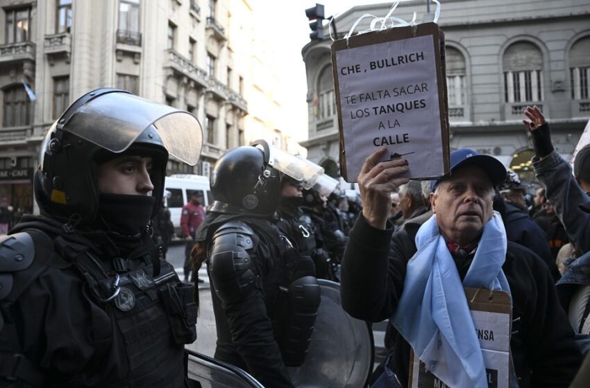  Jubilados y organismos de Derechos Humanos marcharon al Congreso