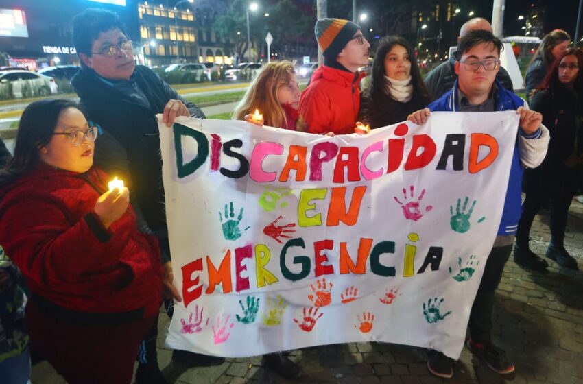Noche de velas en el obelisco para defender la ley de Emergencia en Discapacidad