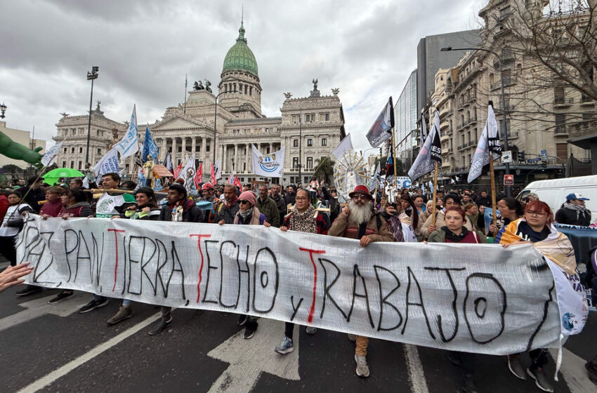  “Milei es hambre, hay que pelear”: el reclamo de los trabajadores en San Cayetano