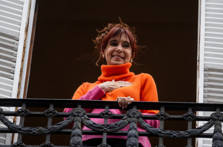 Caravana a la casa de Cristina Kirchner desde la sede del PJ capital