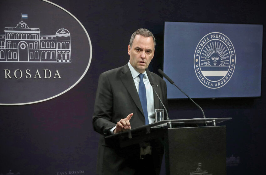  “Mal que le pese”: la tajante respuesta de Manuel Adorni a Mauricio Macri